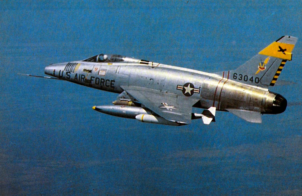 1/72   North American F-107A ULTRA SABRE TRUMPETER F-100-Super-Sabre1